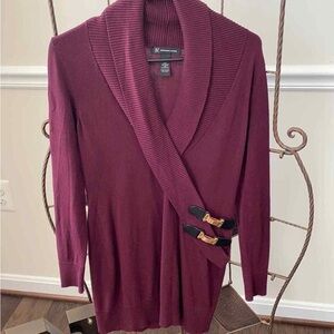 EUC~Women's Burgundy Sweater W Side Buckle Detail INTERNATIONAL CONCEPTS SZ L
